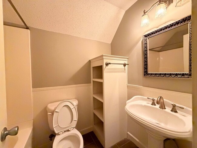 Building Photo - 5019 Rabbit Chase Ln