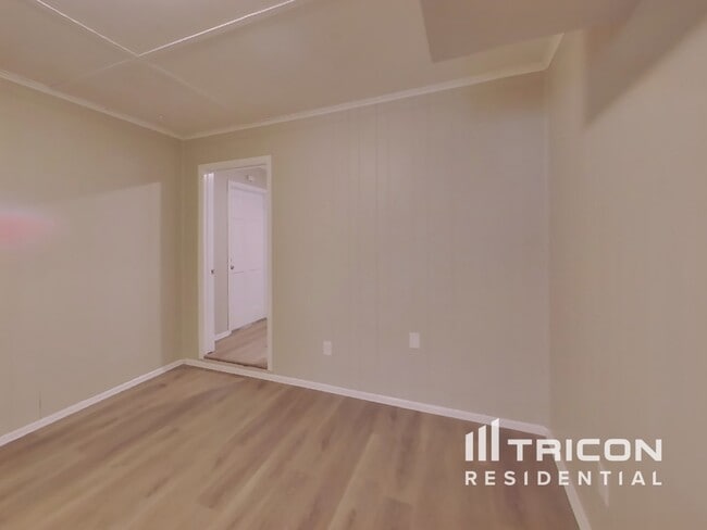 Building Photo - 804 Heidi Rd