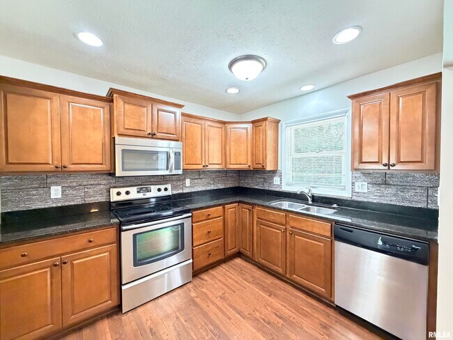 Building Photo - 122 W Morningside Dr