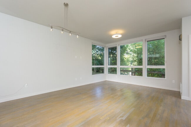 Building Photo - 328 NW 41st St