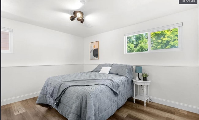 Building Photo - 6604 S Dahlia Cir