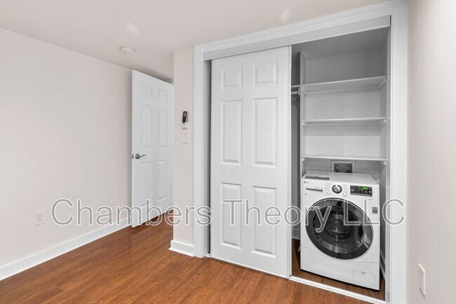 Building Photo - 1745 1st St NW