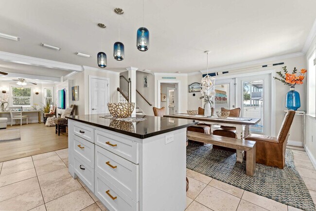 Building Photo - 4518 John Ave