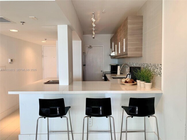 Building Photo - 100 Lincoln Rd