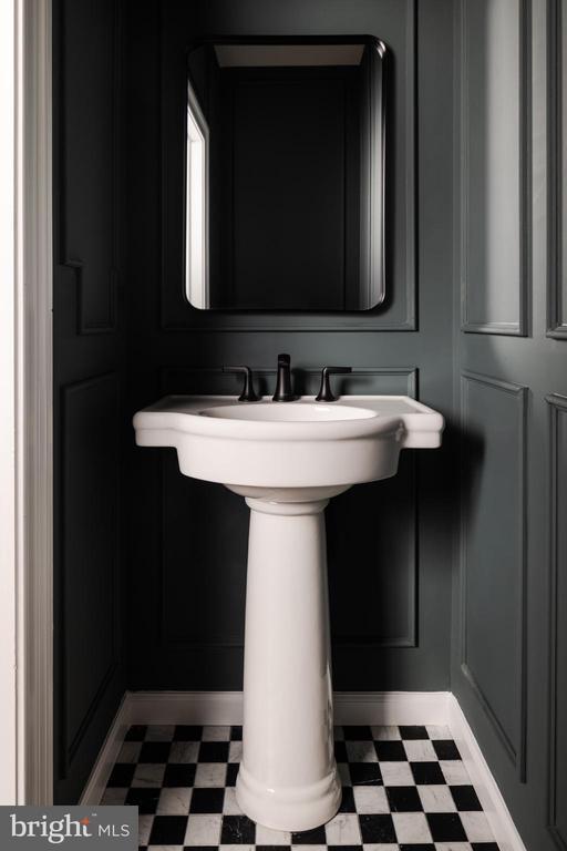 Building Photo - 200 S Broad St