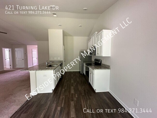 Building Photo - 421 Turning Lk Dr