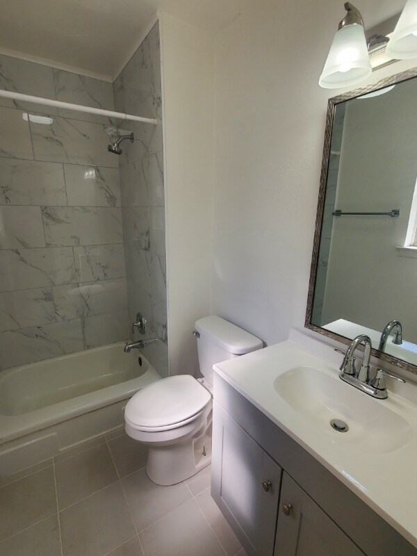 Building Photo - 2234 Sussex Dr