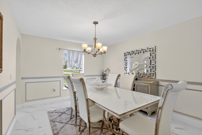 Building Photo - 1676 SW Mackey Ave