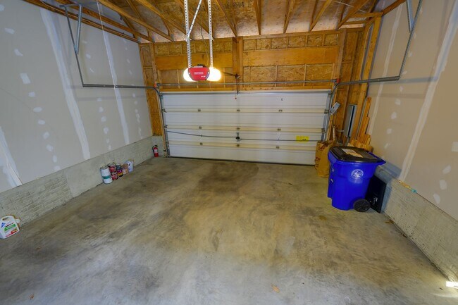 Building Photo - Luxury Living in the Villages of Urbana