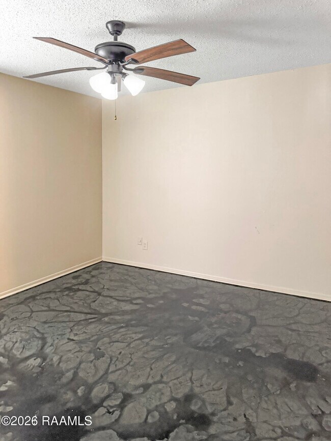 Building Photo - 123 Township Ln