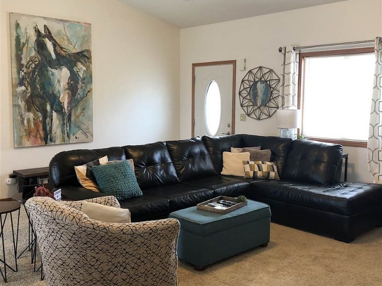 Building Photo - 208 Northfield Rd