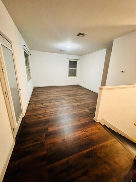 Building Photo - 206 Cobble Stone Ct