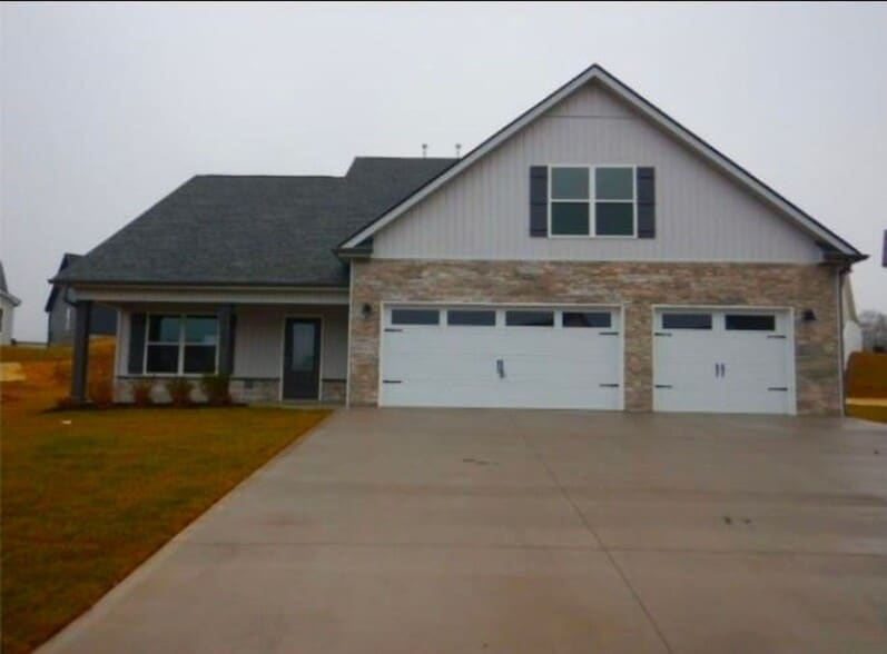 Primary Photo - 7703 Mossy Lndg Ln