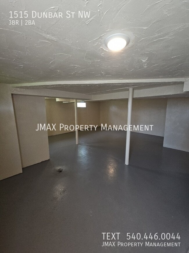 Building Photo - 1515 Dunbar St NW