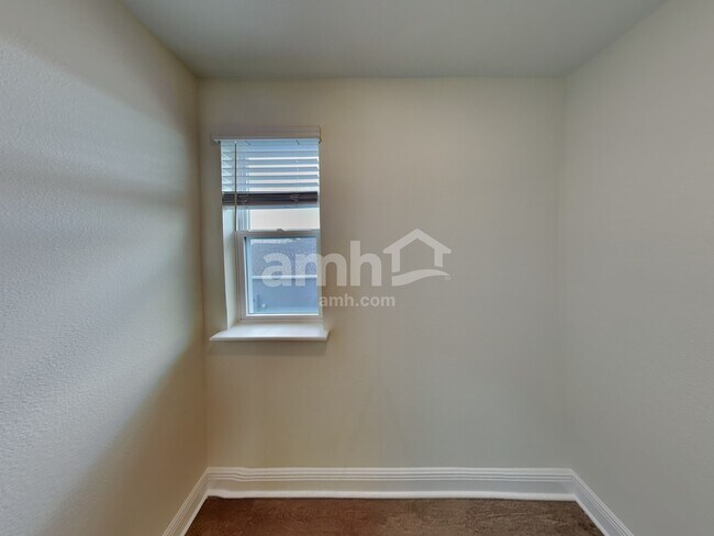 Building Photo - 1388 Sky Lks Dr