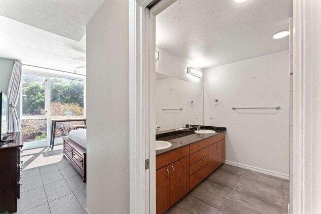 Building Photo - San Diego- Downtown- La Vita – Little Italy Condo- Split Level Style Move-In Special