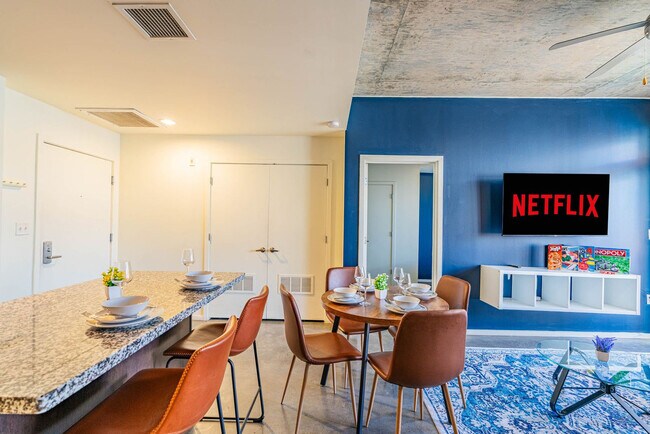 Building Photo - 333 E Roosevelt St