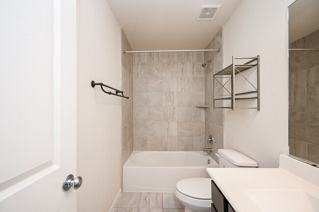 Building Photo - 23919 Villa Lisa Dr