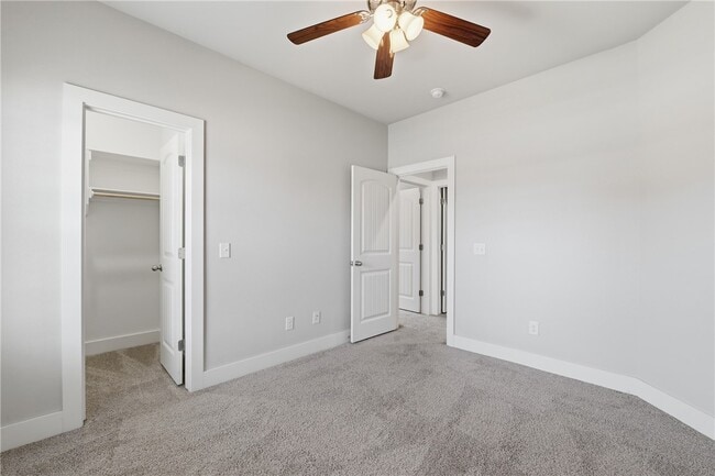 Building Photo - 40 E Loveland Loop
