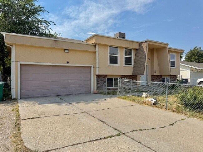 Building Photo - 9900 S Darin Dr