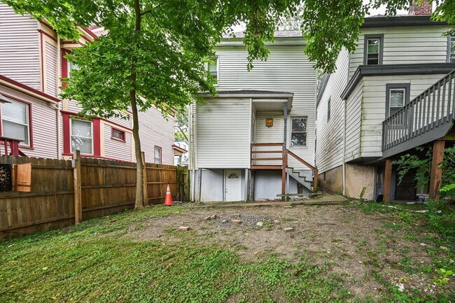 Building Photo - 2535 Vestry Ave