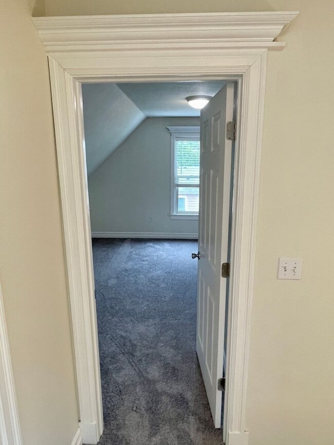 Building Photo - Boise Neighborhood 3-Story Victorian, Walking Distance to N Mississippi