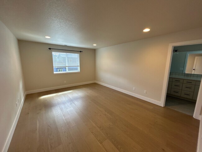 Building Photo - 20211 Glen Vista Rd