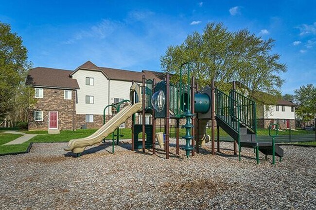 Building Photo - Charming Two-Bedroom Two Bathroom Apartmen...