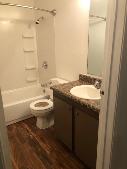 Building Photo - 3206 Pine Rd NE