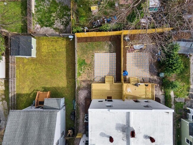 Building Photo - 412 W 29th St