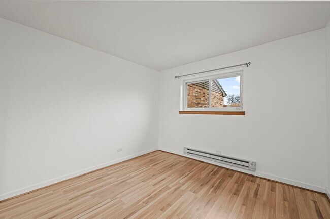 Building Photo - 1348 Geneva Dr