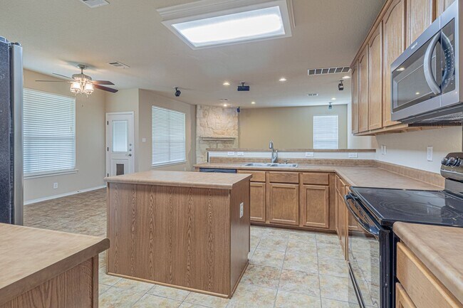 Building Photo - BEAUTIFUL 3 BD/2.5 BA IN SCHERTZ READY FOR...