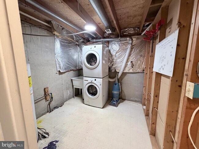 Building Photo - 5900 Parenham Way