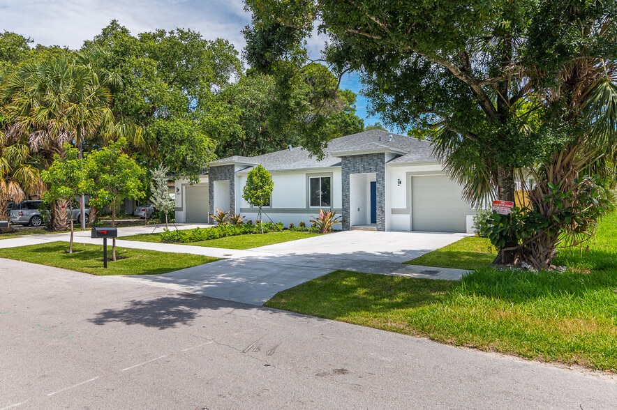 Building Photo - 1515 SW 27th Ct