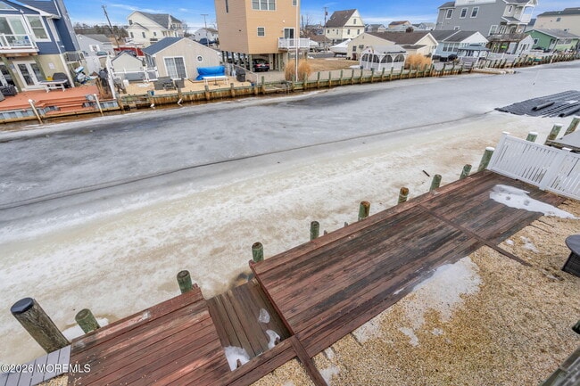 Building Photo - 227 Cedar Dr