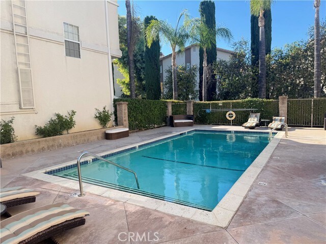 Building Photo - 5340 Las Virgenes Rd