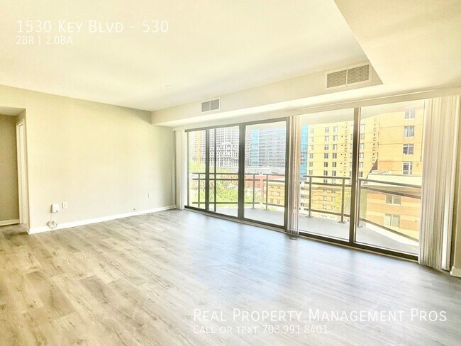Building Photo - Sun-Drenched Condo-Stunning Views, Walk to...