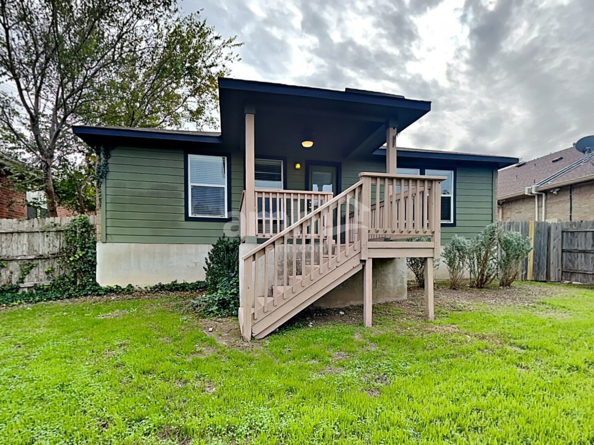 Building Photo - 5531 Southern Oaks