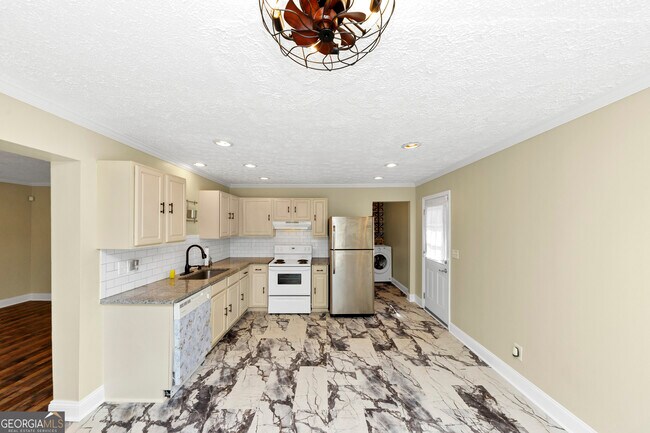 Building Photo - 1810 Evans Dr SW