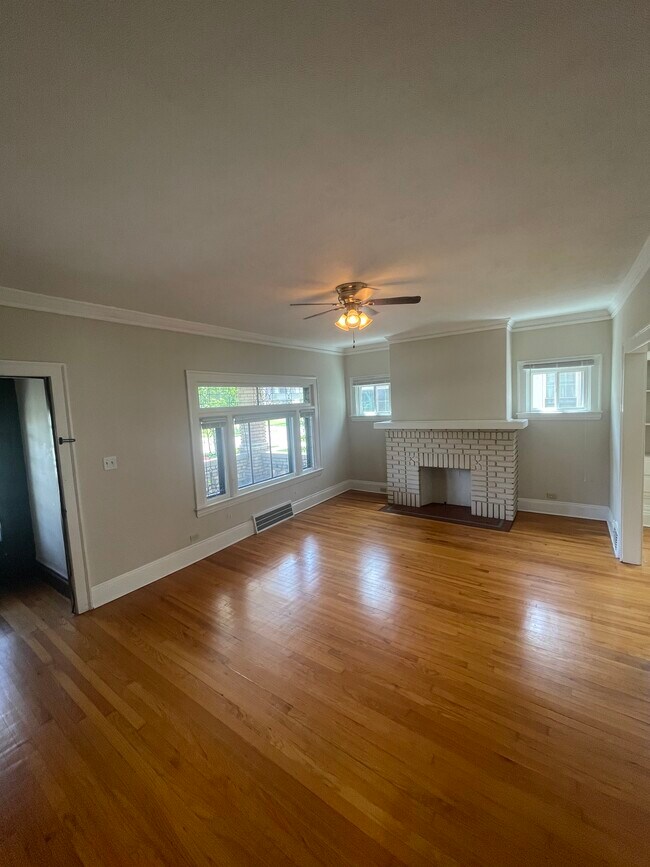 Primary Photo - 2172 Bunts Road