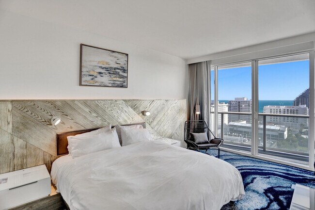 Building Photo - 3101 Bayshore Dr