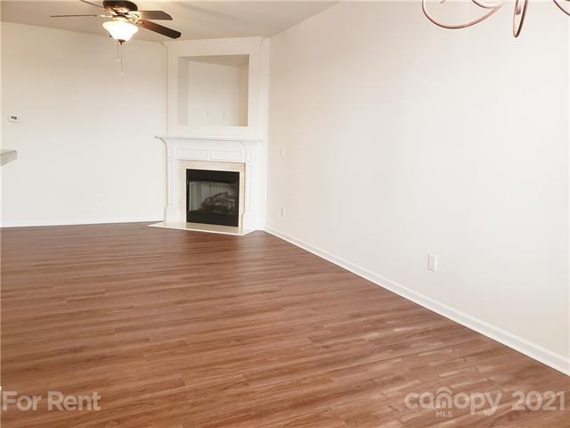 Building Photo - 14649 Lions Paw St