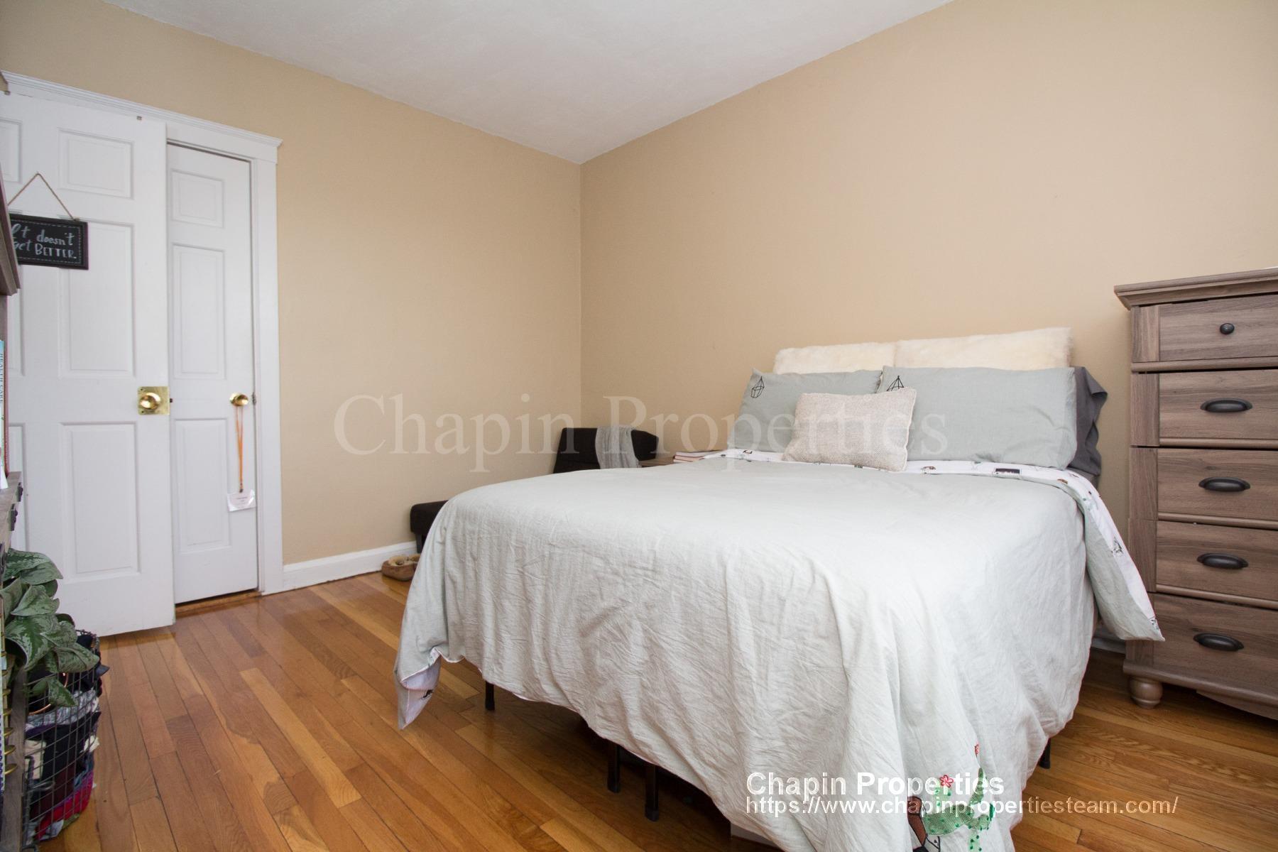 Building Photo - 187 Kent St