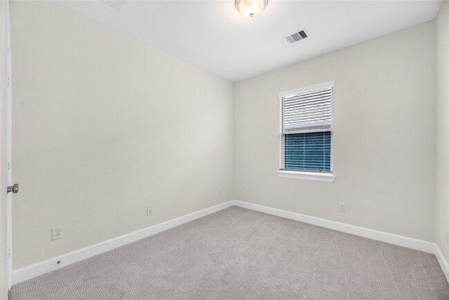 Building Photo - 11908 Briarwood Hill Way