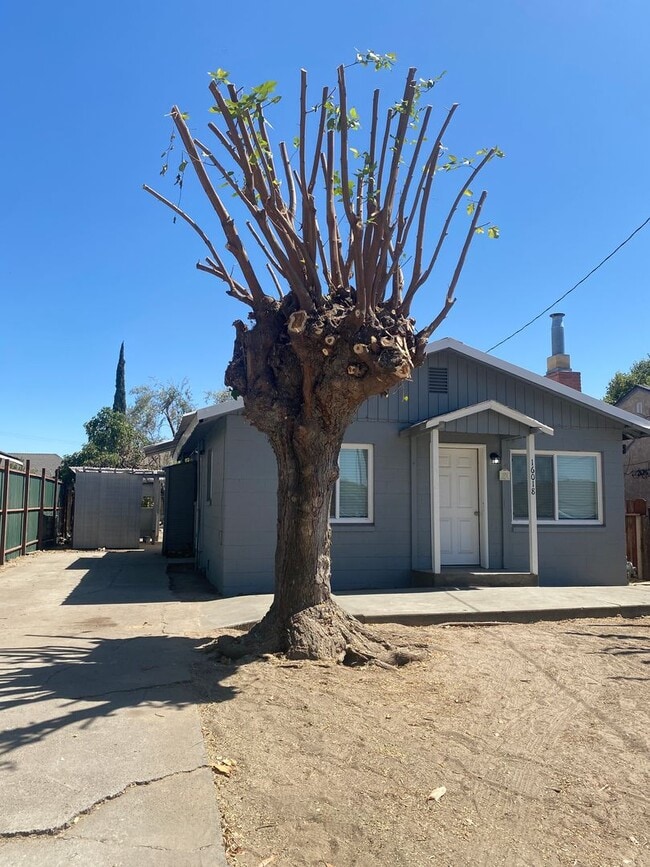 Building Photo - Updated home on a large lot!