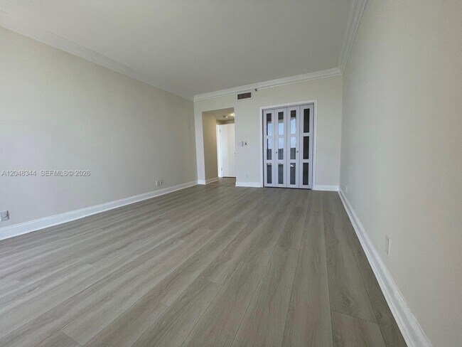 Building Photo - 20281 E Country Club Dr