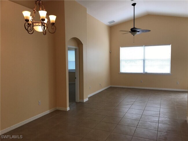 Building Photo - 1560 Birdie Dr