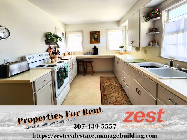 Building Photo - 1905 E 3rd St