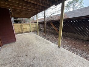 Building Photo - 3BD 2BA FLAT APARTMENT DOWNSTAIRS