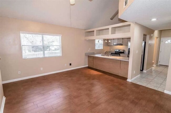 Building Photo - Charming 3/2 Home with Pet-Friendly Yard &...